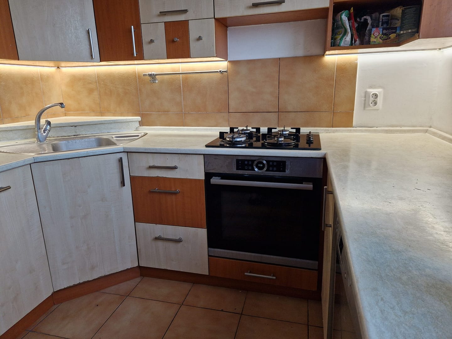 Fotka realizácie inštalácie Led v kuchyni.